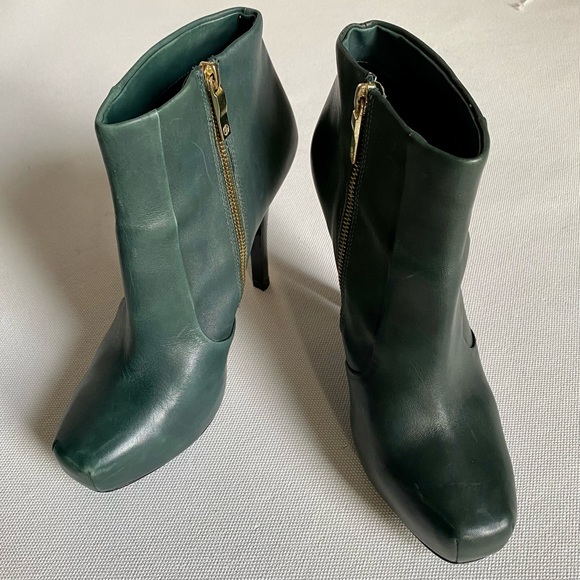 House of Harlow HoH “Leslie” Dark Green Boho leather Booties. - Picture 5 of 9